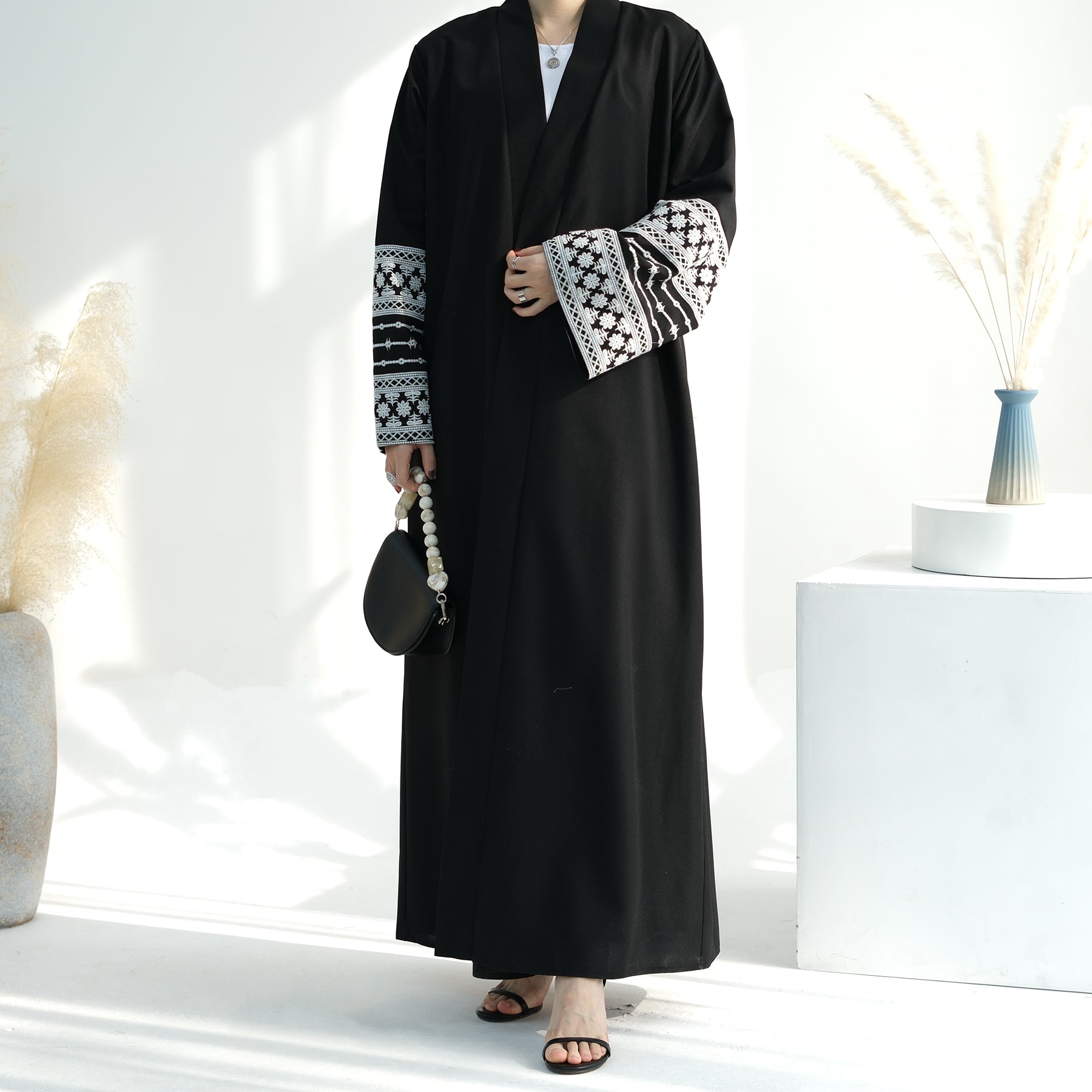 OPEN ABAYA - GEBORDUURDE MOUW BLACK