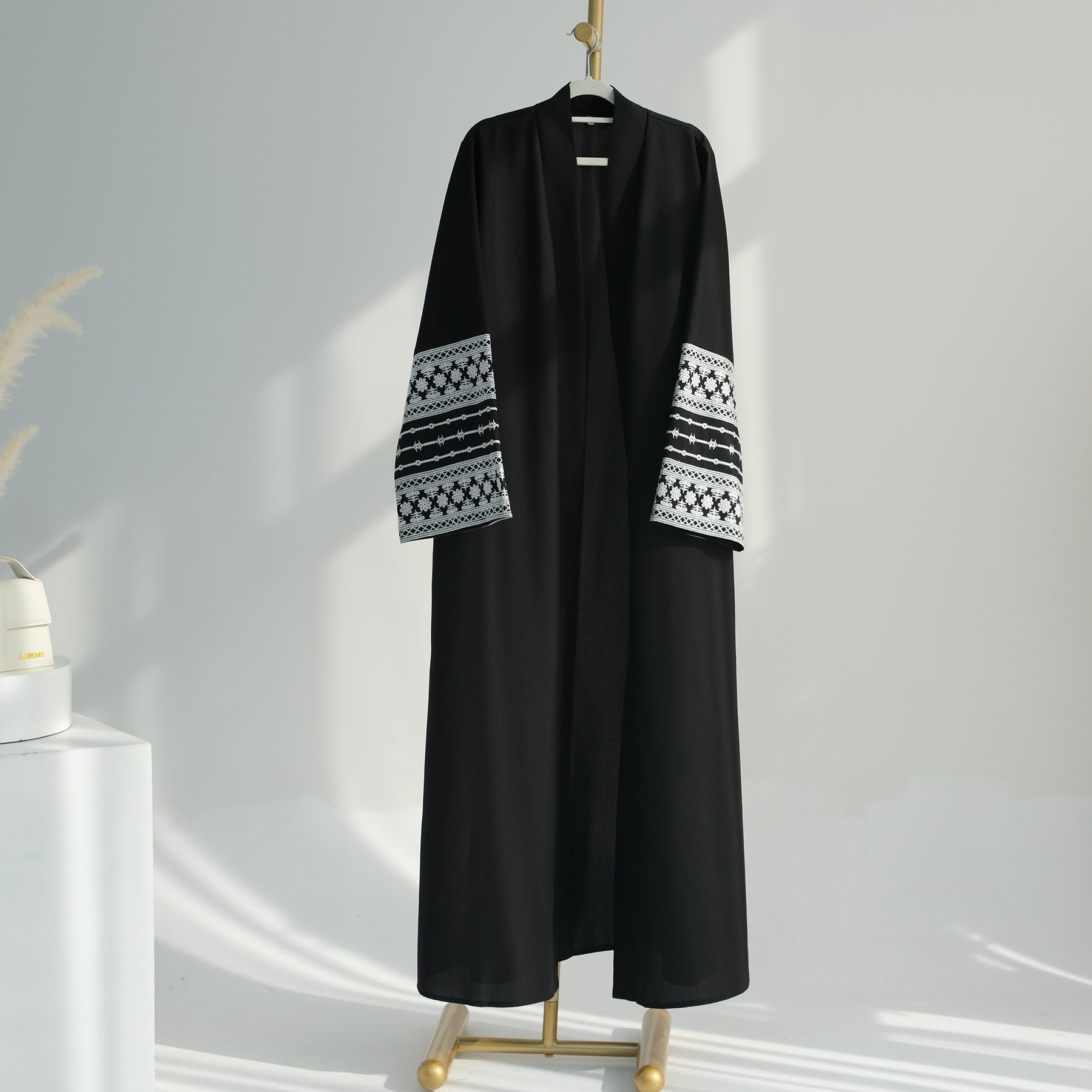 OPEN ABAYA - GEBORDUURDE MOUW BLACK